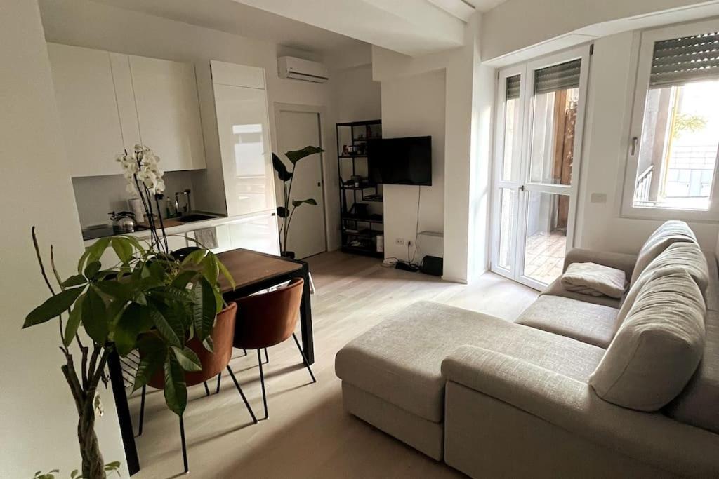 Modern Apartment - Walking Distance To Milan Central Station Exterior foto